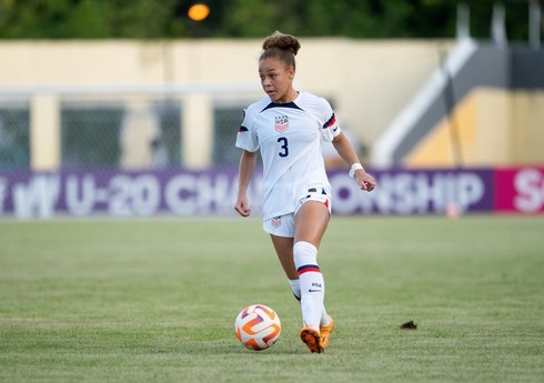 ABŞ-də futbolçu oyun zamanı huşunu itirib