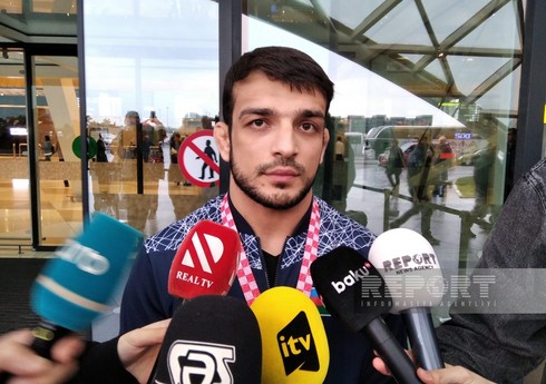 AÇ-də qızıl medal qazanmış güləşçi: “Qələbəmi şəhidlər və atama həsr edirəm”