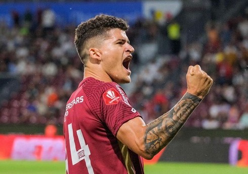 Adrian Mutu "Neftçi"də ilk transferini gerçəkləşdirib