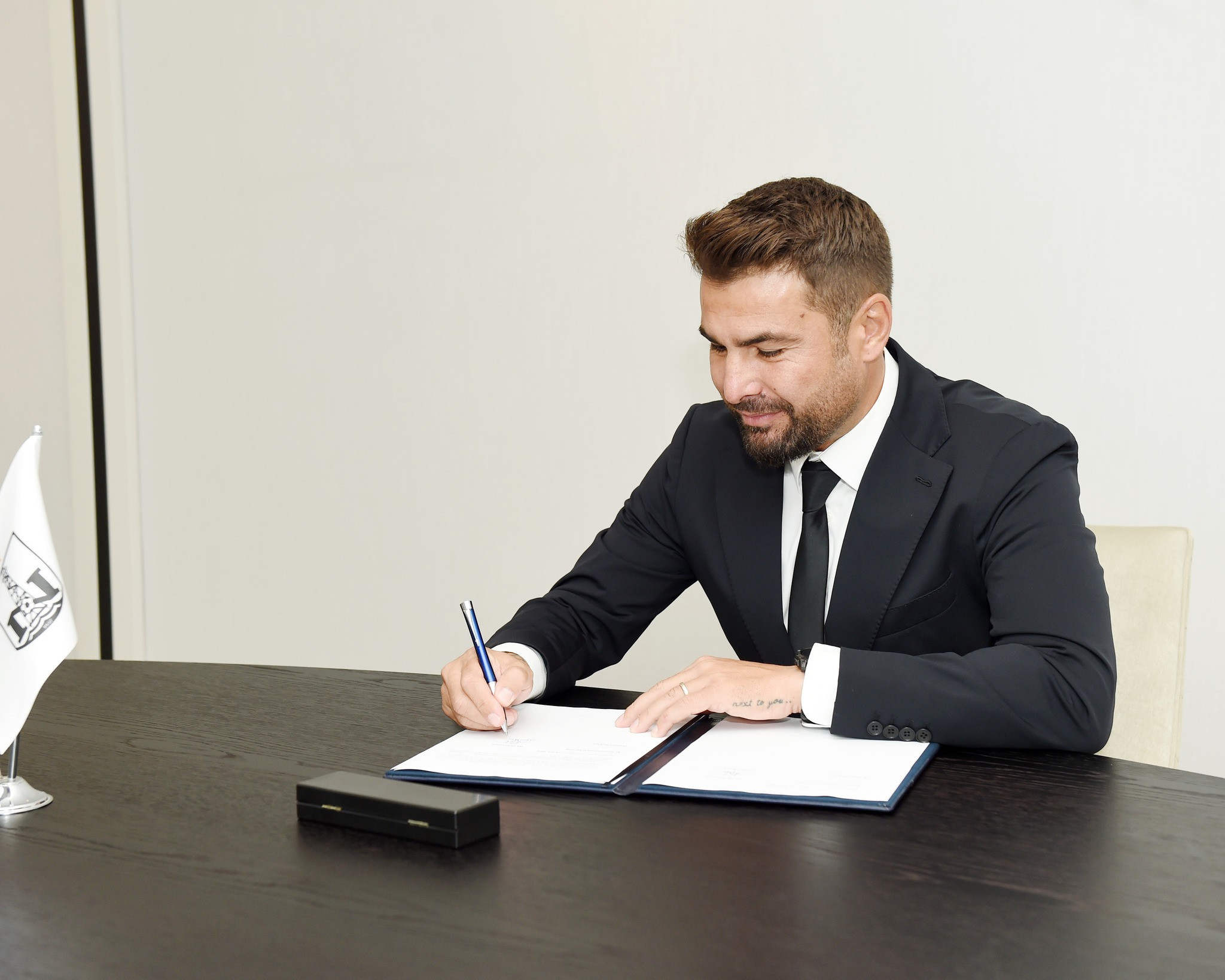 Adrian Mutu “Neftçi”nin baş məşqçisi təyin olunub