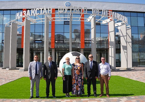 AFFA əməkdaşları Qazaxıstan Futbol Federasiyasının inzibati binasında olublar