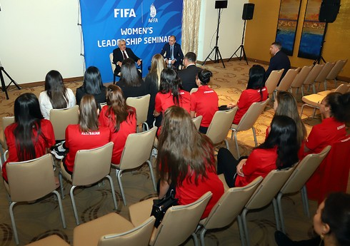 AFFA prezidenti Millətlər Liqasında uğurlu çıxış edən Azərbaycan yığmasının futbolçuları ilə görüşüb
