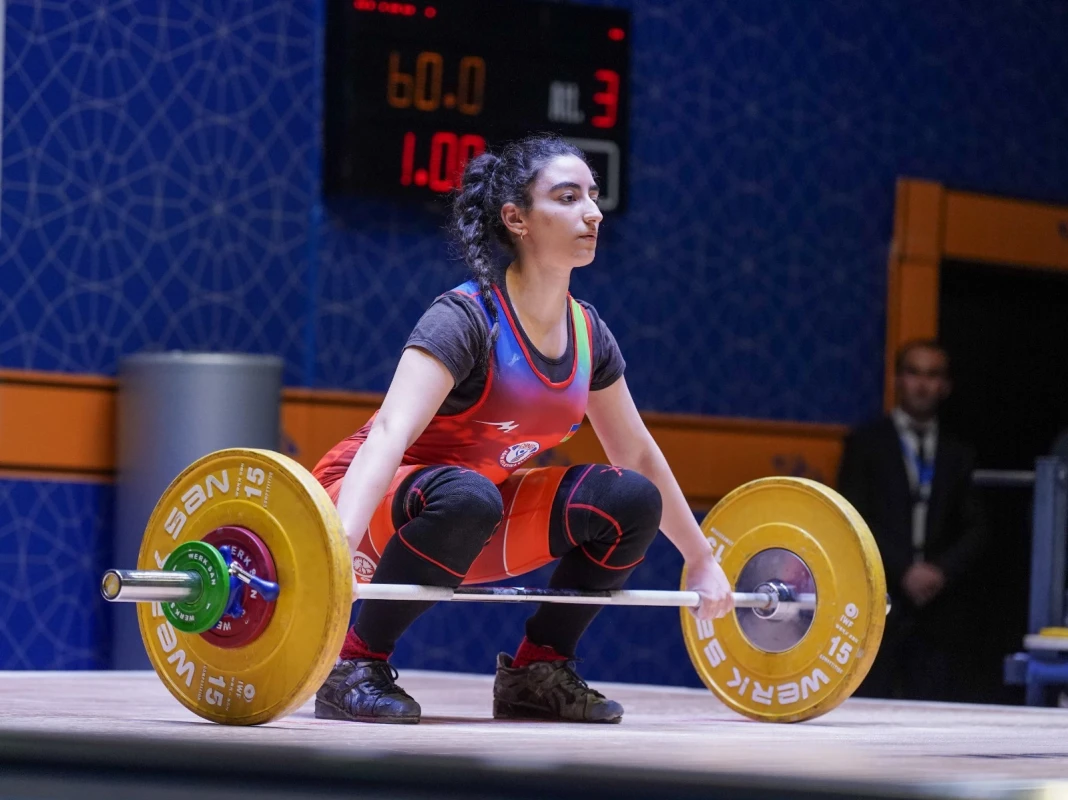 Ağırlıqqaldırma üzrə Azərbaycan çempionatına start verilib - FOTO