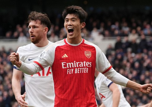 "Arsenal" futbolçusu ilə yollarını ayırıb