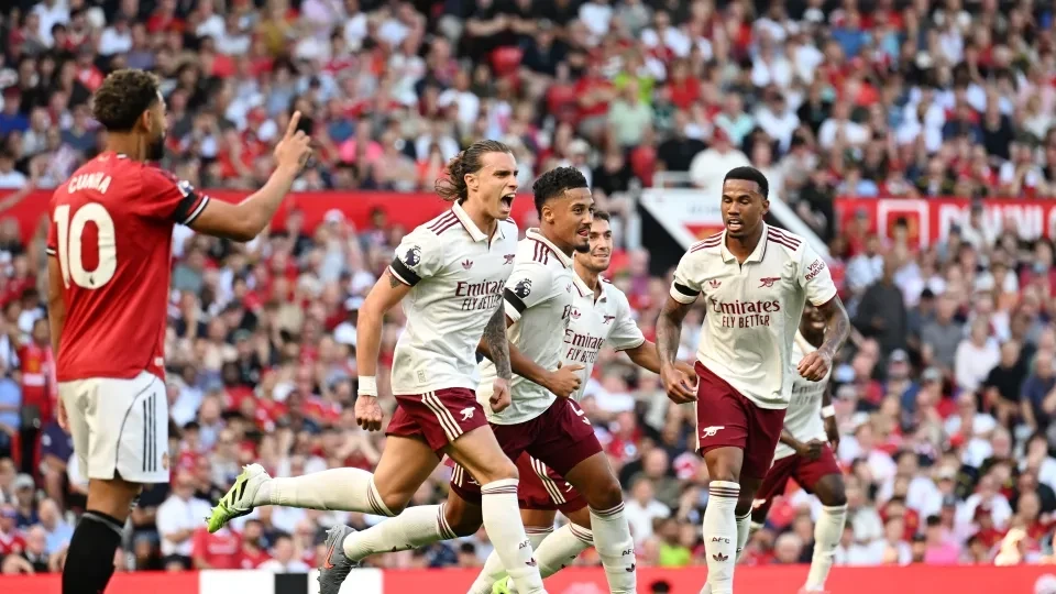 “Arsenal” səfərdən 3 xalla qayıdır