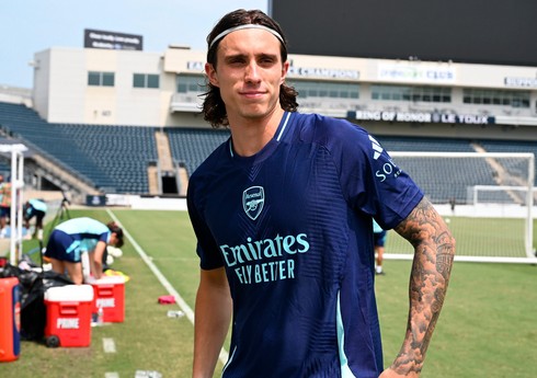 "Arsenal"ın futbolçusu zədələnərək bir neçə həftəlik sıradan çıxıb