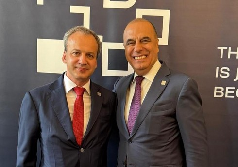 AŞF-nin prezidenti Parisdə Beynəlxalq Şahmat Federasiyasının rəhbəri ilə görüşüb