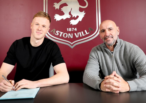 "Aston Villa" yetirməsi ilə müqavilə müddətini uzadıb