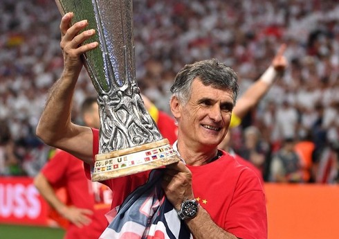 Avropa Liqasının son qalibi baş məşqçi ilə müqaviləni uzadıb