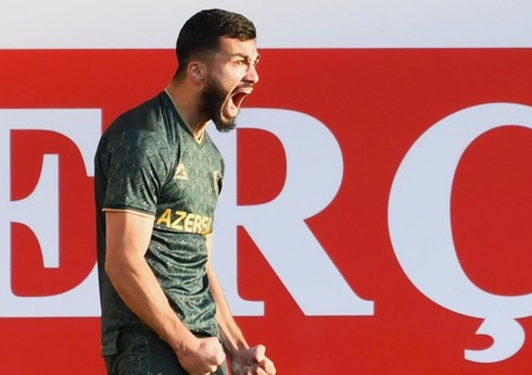 Azərbaycan millisinin futbolçusu bir rekordu yeniləyib, digərinə şərik çıxıb
