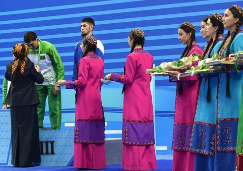 Azərbaycanın kəmər güləşçiləri Türkmənistanda üç medal qazanıb