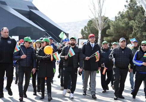 Bakıda Bədən Tərbiyəsi və İdman Gününə həsr olunmuş parad keçirilib
