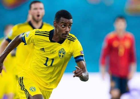 “Barselona” İsveç millisinin hücumçusunu transfer edə bilər