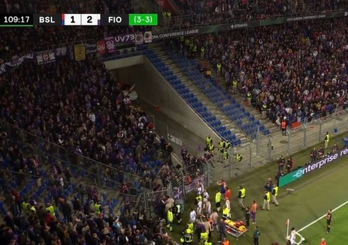 "Bazel" - "Fiorentina" oyunu halı pisləşən azarkeşə görə dayandırılıb