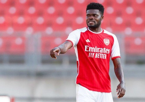 "Beşiktaş" "Arsenal"ın futbolçusunu heyətinə qatmaq istəyir