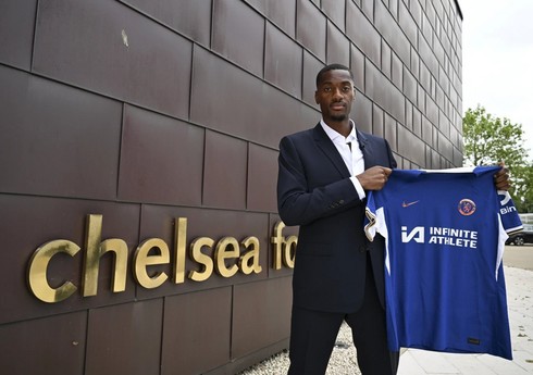 "Çelsi" Tosin Adarabioyo ilə müqavilə imzalayıb