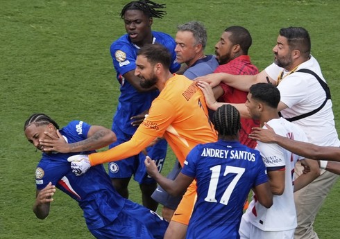 “Çelsi” və “PSJ”nin futbolçuları arasında dava düşüb - VİDEO