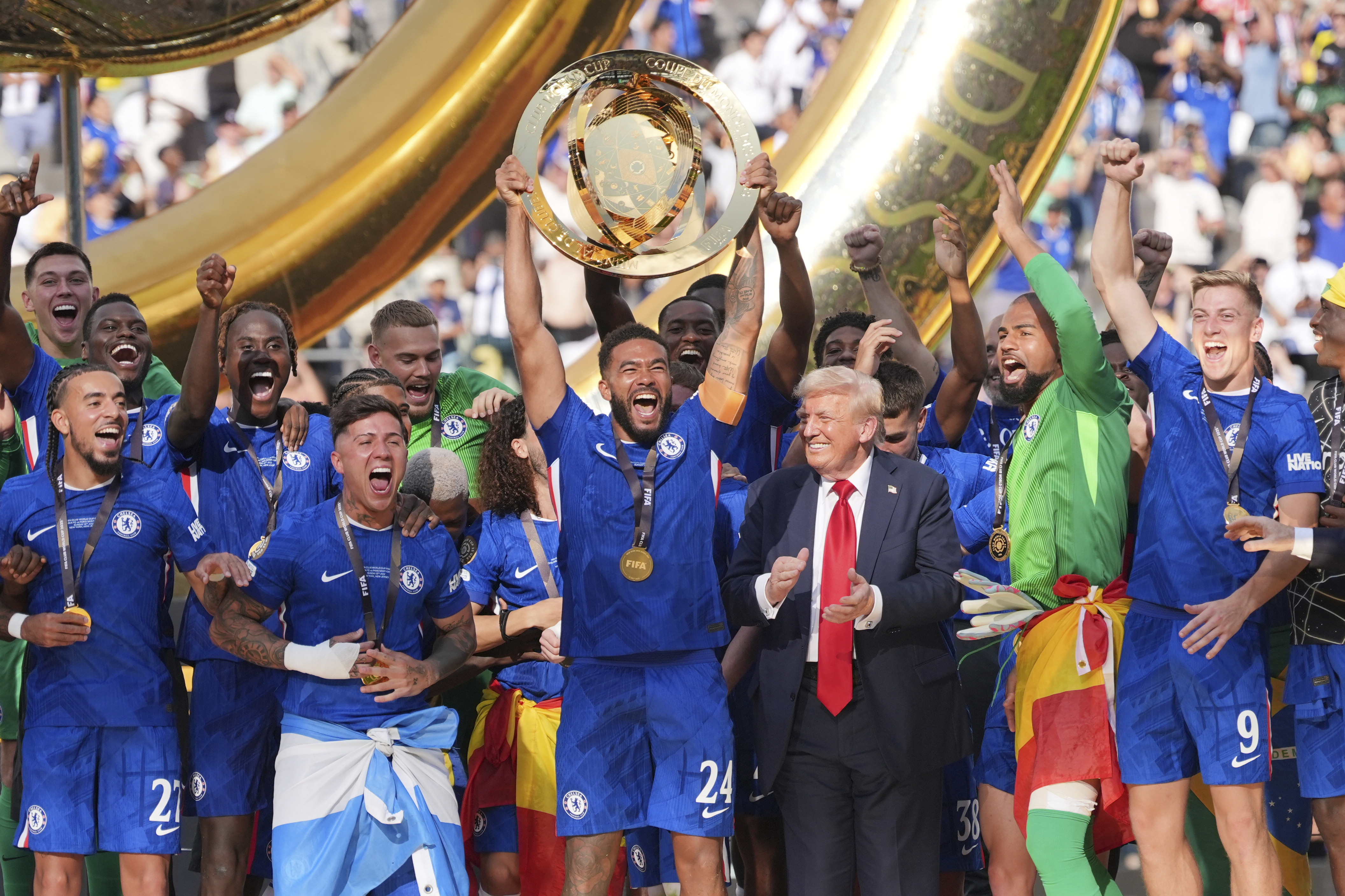 “Çelsi”yə kuboku ABŞ Prezidenti Donald Tramp təqdim edib