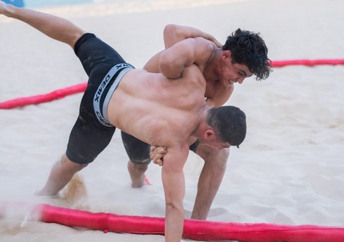 Çimərlik güləşi üzrə Azərbaycan çempionatında ilk günün qalibləri müəyyənləşib