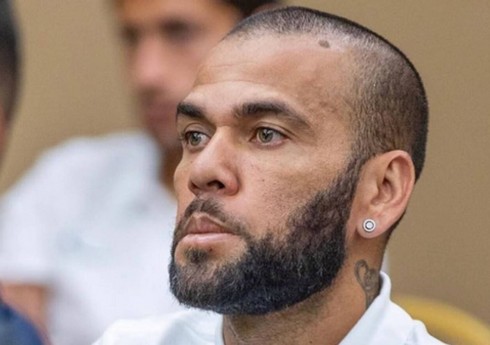 Daniel Alves 14 aydan sonra həbsxanadan çıxıb