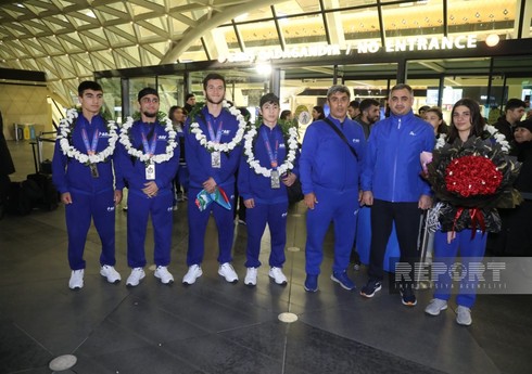 Dünya birinciliyində uğurla çıxış etmiş gənc boksçular vətənə qayıdıblar