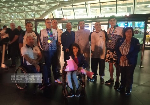 Dünya çempionatında 5 medal qazanmış Azərbaycan para-üzgüçüləri Vətənə qayıdıblar