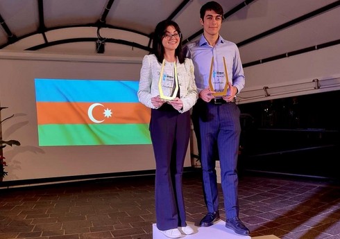 Dünya çempionatının bağlanış mərasimində iki dəfə Azərbaycan himni səsləndirilib