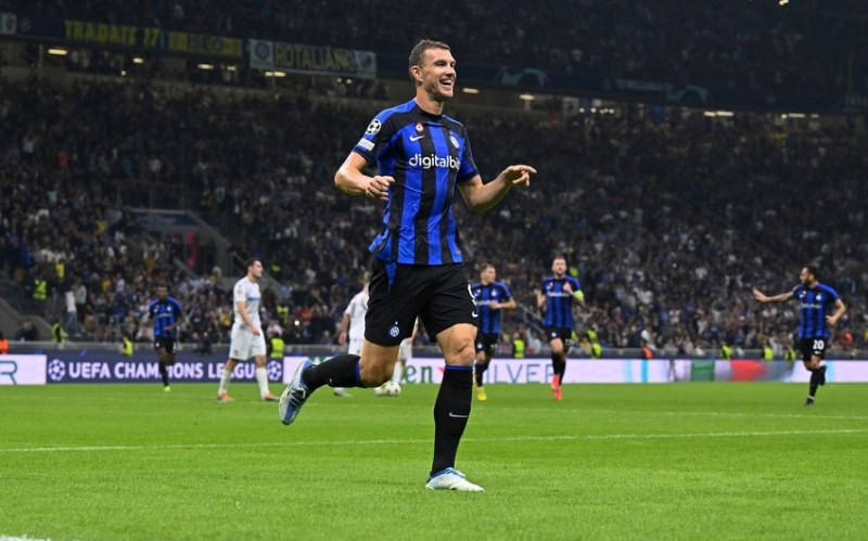 Edin Ceko İtaliya klubu ilə anlaşıb