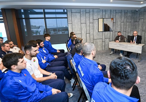 Emin Əmrullayev Azərbaycan basketbol millisinin üzvləri ilə görüşüb