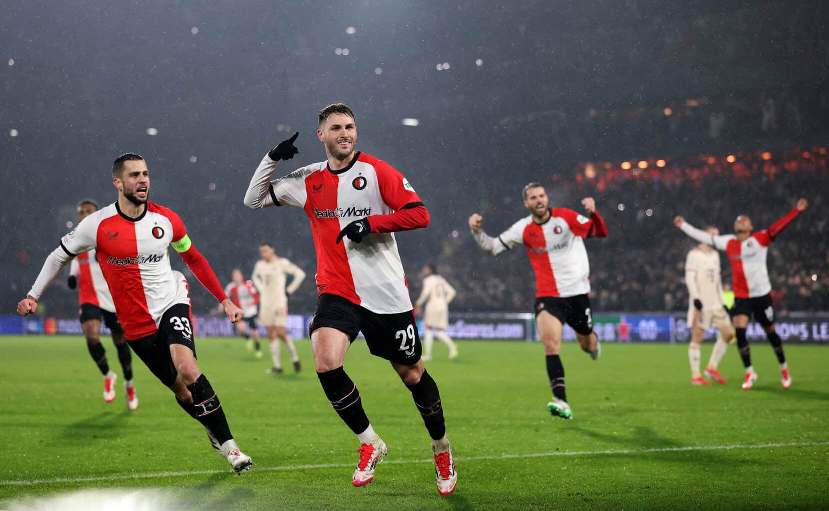“Fənərbaxça" səfərdə “Feyenoord”a məğlub olub