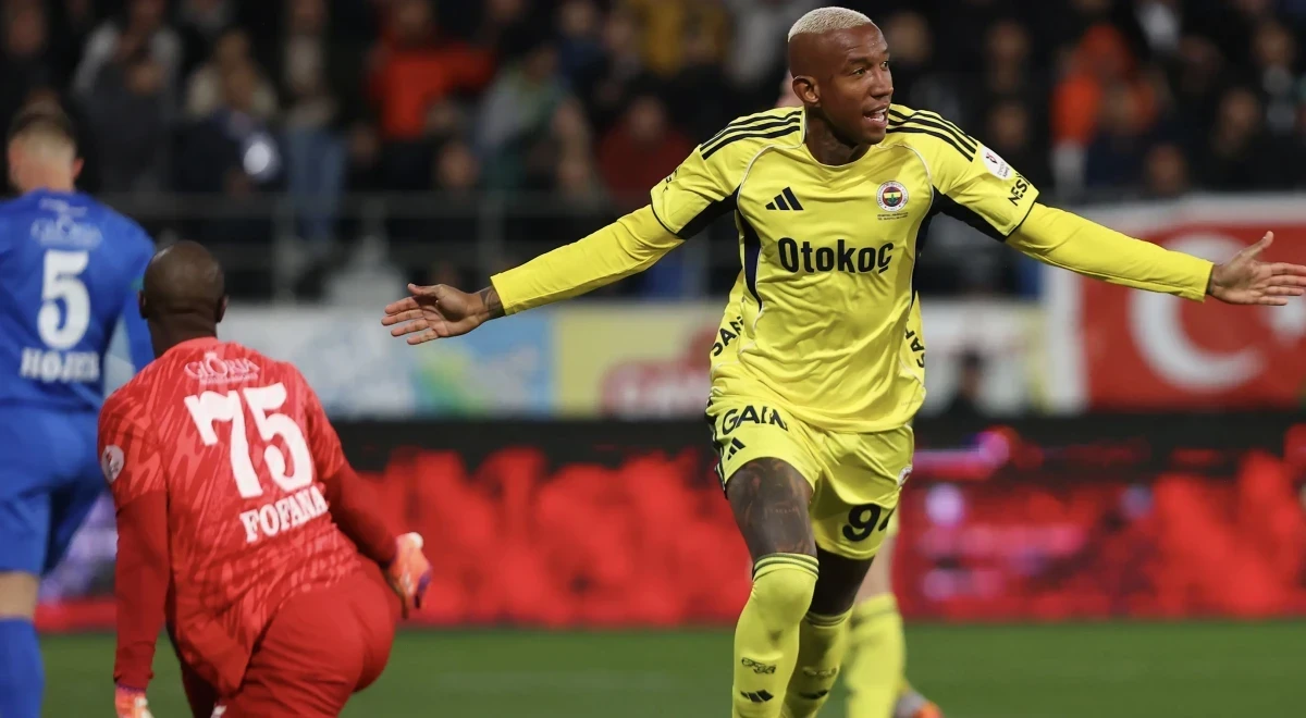 "Fənərbaxça" səfərdə "Rizəspor"u böyük hesabla məğlub edib