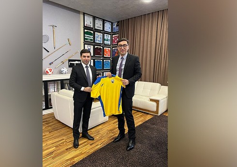 Fərid Qayıbov Gəncə şəhər stadionunun durumu ilə maraqlanıb