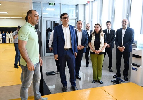 Fərid Qayıbov İdman-Konsert Kompleksindəki idman bölmələrinə baxış keçirib