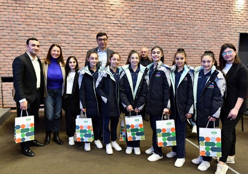 Fərid Qayıbov ötən ay beynəlxalq turnirlərdə medal qazanmış idmançılarla görüşüb