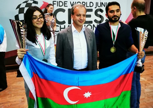 FIDE prezidenti azərbaycanlı dünya çempionlarını təbrik edib