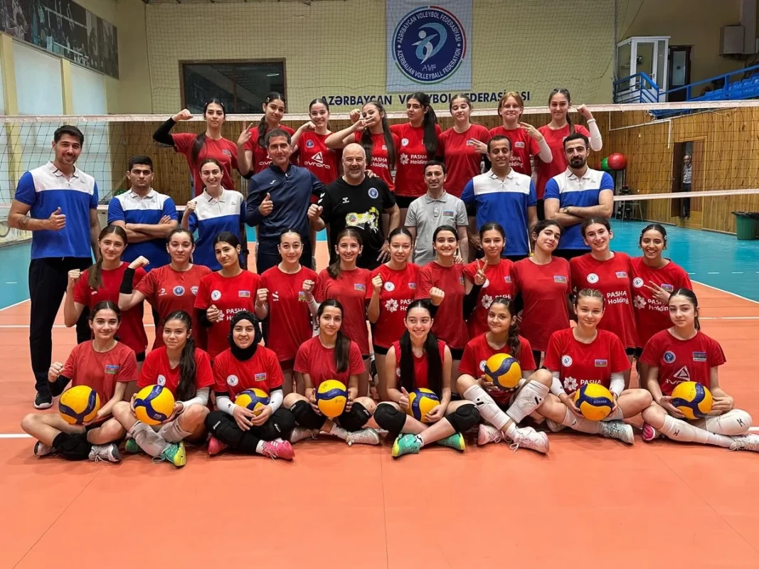 FIVB-nin məşqçi-instruktoru Cengiz Akarçeşme Azərbaycan yığmasının üzvləri ilə görüşüb