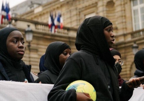 Fransa məhkəməsi qadın futbolçulara hicab qadağasını qüvvədə saxlayıb
