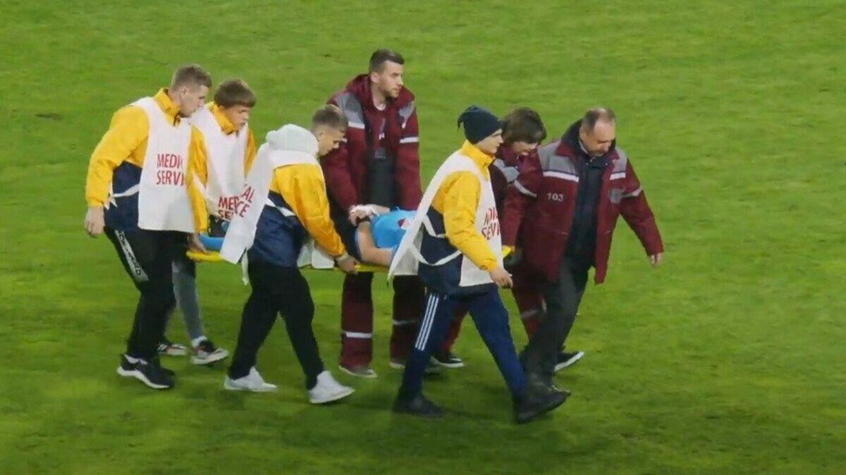 Futbol üzrə Belarus çempionatında matç zamanı hakim huşunu itirib