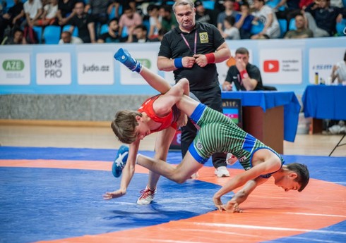 Güləş üzrə U-17 Azərbaycan çempionatına start verilib