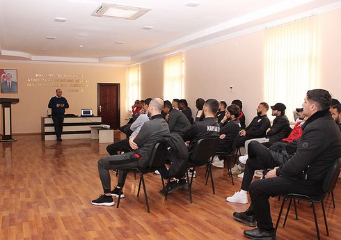 I Liqa klubunun futbolçularına danışılmış oyunlarla bağlı seminar keçirilib