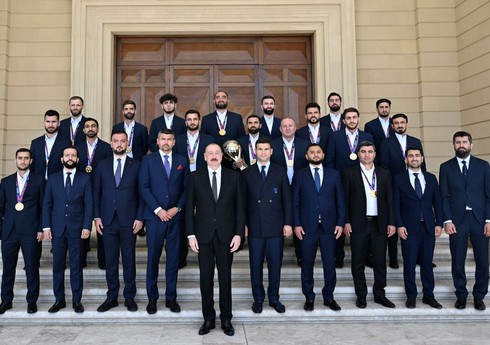 İlham Əliyev minifutbol üzrə dünya çempionatının qalibi olan Azərbaycan milli komandasının üzvlərini qəbul edib - YENİLƏNİB