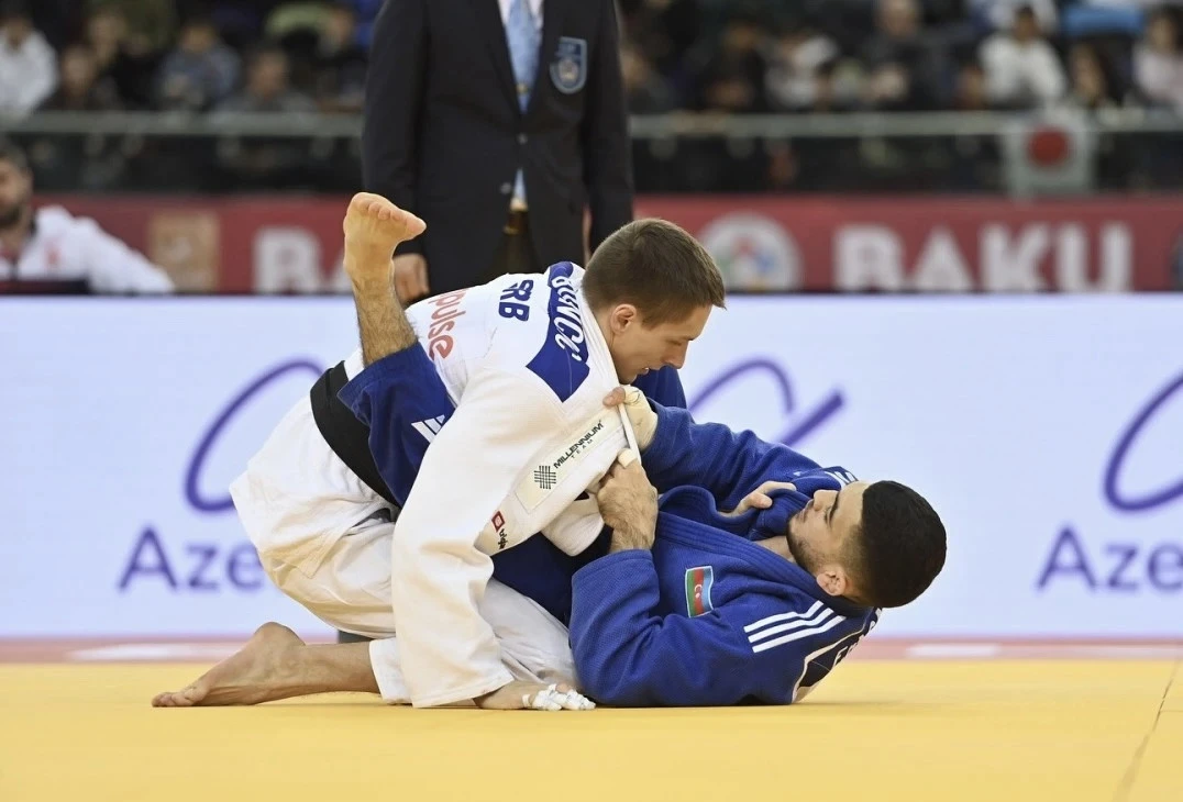 İlk gündə 12 medal