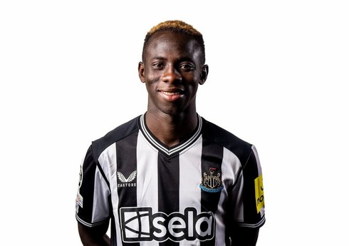 İngiltərə klubu 19 yaşlı futbolçu üçün 38 milyon avro ödəyib