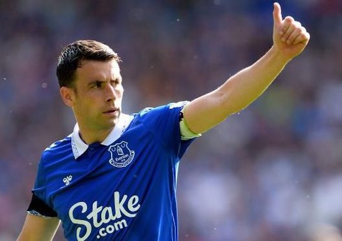 İngiltərə klubu kapitanı ilə müqavilə müddətini uzadıb