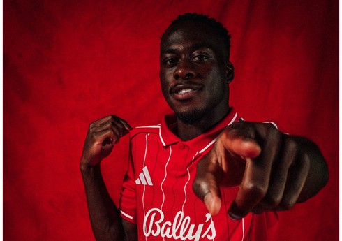 İngiltərə klubu yeni hücumçu transfer edib