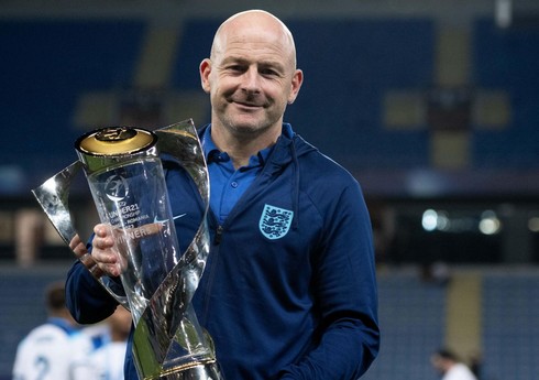 İngiltərə millisinə müvəqqəti baş məşqçi təyin edilib