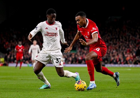 İngiltərə Premyer Liqası: “Liverpul” “Mançester Yunayted”lə oyunda xal itirərək liderliyi əldən verib