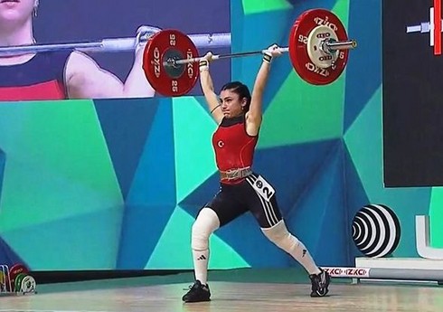 İrəvanda qızıl medal qazanan Türkiyə atleti: “Medalları azərbaycanlı həmkarlarımıza ərmağan edirik”