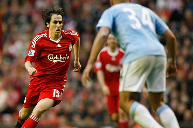 İsrailli futbolçunun evinə bomba atılıb