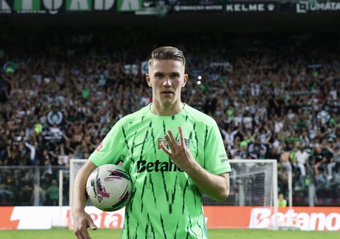 İsveçli hücumçu "Qızıl buts" uğrunda yarışda Məhəmməd Salahı geridə qoyub